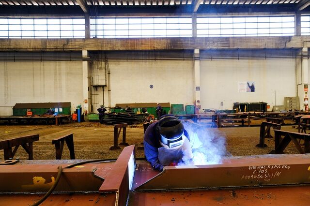 Preços da produção industrial na Zona Euro caem 7,8% em março face a 2023
