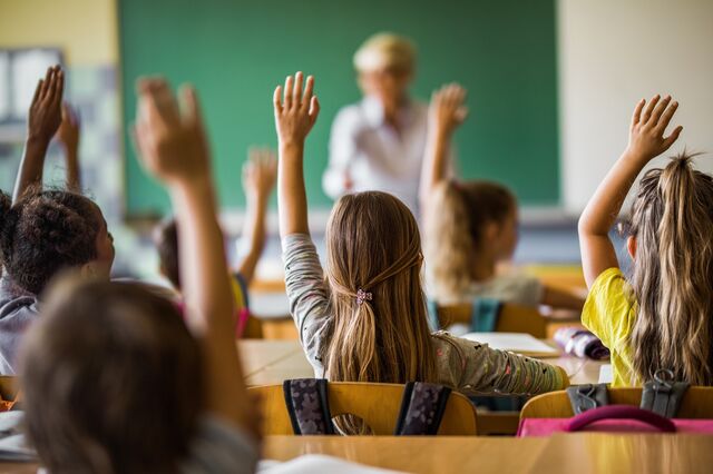 Professores ganham mais a dar explicações do que a fazer horas extra 