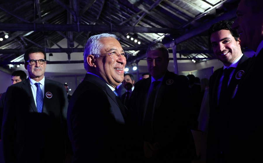 O primeiro-ministro, António Costa, fala na aprovação do concurso do TGV como um dia “histórico”.