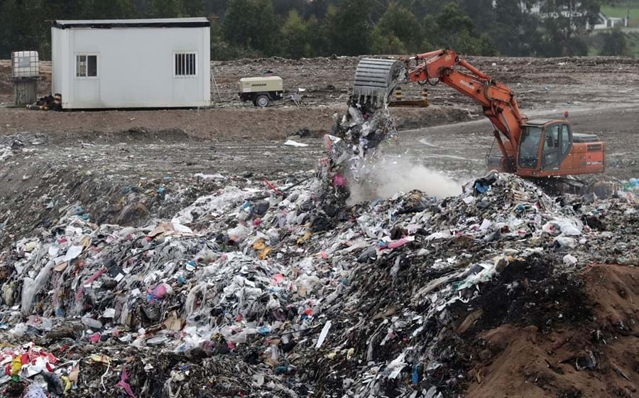 Por cada tonelada de resíduos a mais enviada para aterro (em vez de ser reciclada), as entidades pagam apenas uma multa de nove euros.