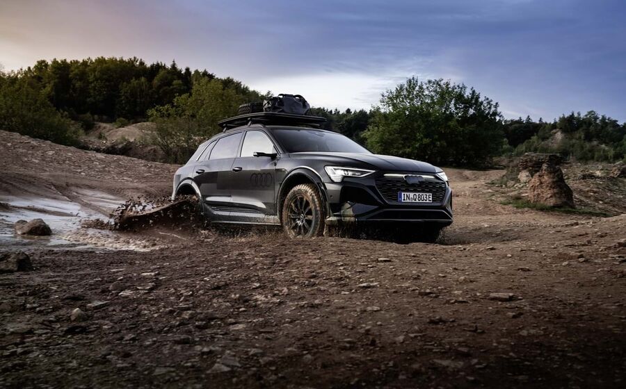 Audi Q8 e-tron. Edição Dakar Audi Q8 e-tron.mp4