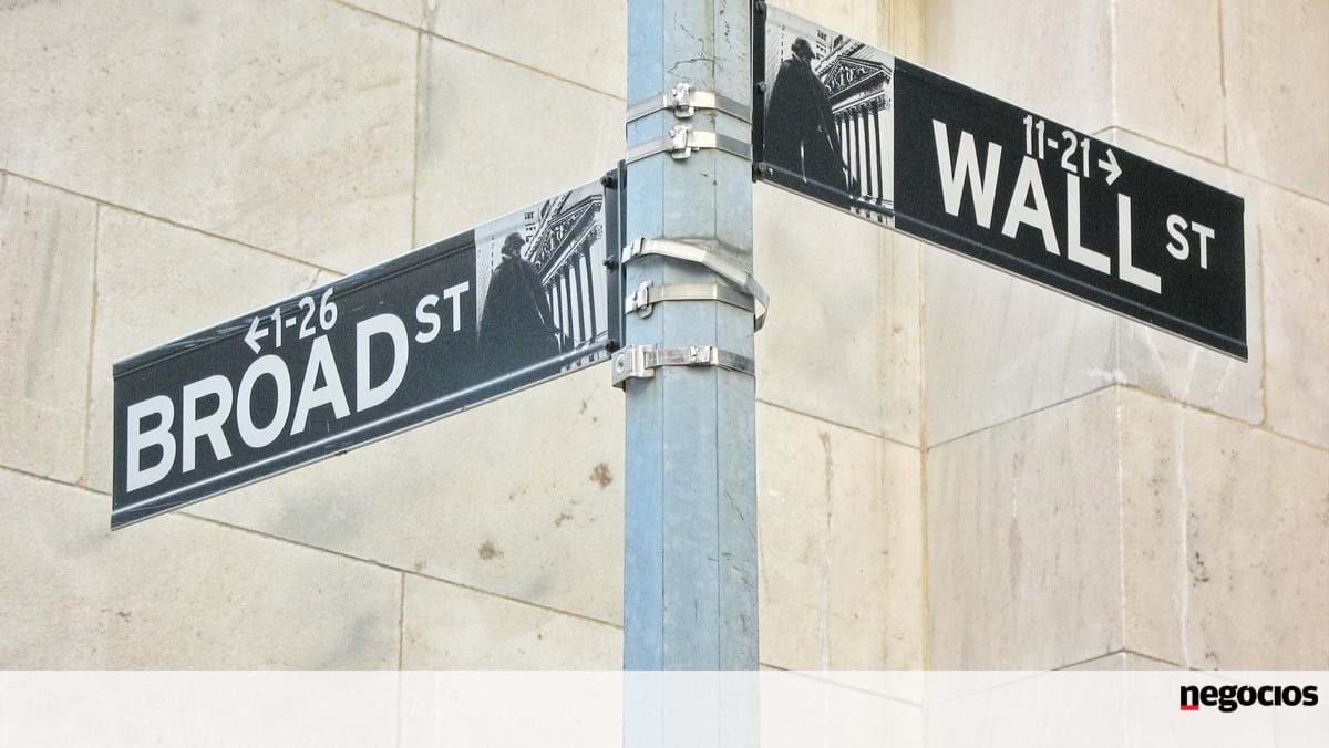 Wall Street fecha no verde com novos máximos para o Nasdaq