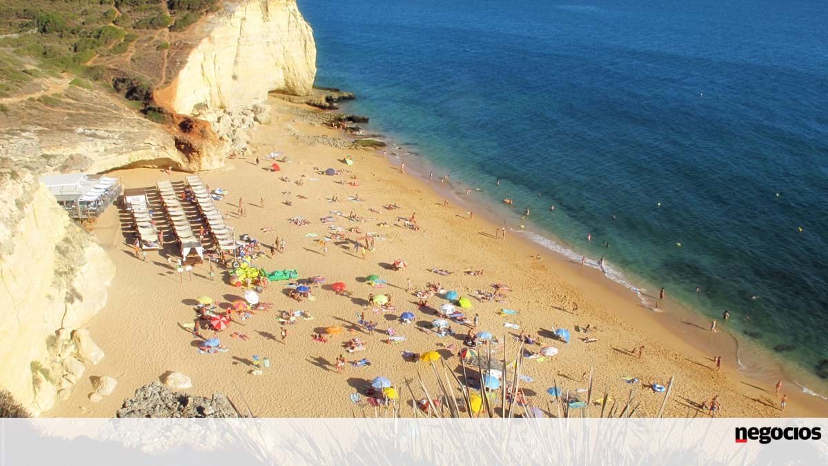 Tourism in Decline: Algarve Faces Significant Drop in Overnight Stays