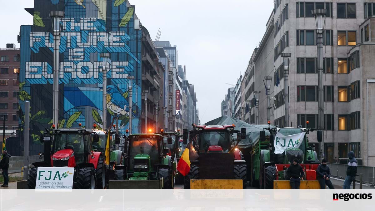 Protestos dos agricultores bloqueiam principais acessos à Comissão Europeia. Veja as imagens