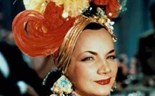 Paragrafino Pescada descobre o estilo Carmen Miranda no Carnaval da política