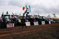 A pressão dos agricultores italianos acabou por resultar. Na sexta-feira, a primeira-ministra, Giorgia Meloni, convocou sindicatos e cooperativas agrícolas para uma reunião no Palácio Chigi, a sede do Governo de Itália.
