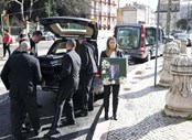 O cortejo fúnebre seguiu para a Igreja Paroquial da Nossa Senhora de Fátima, em Almancil, onde será celebrada missa de corpo presente às 16:00 horas.