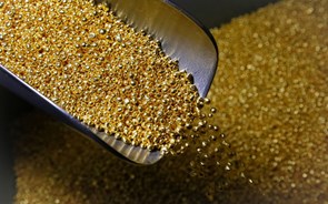 Ouro continua a brilhar e ganha 13% desde início do ano