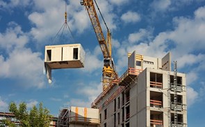 Pode a construção modular responder à falta de casas?