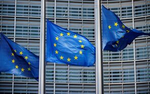 Moedas digitais centralizadas levantam preocupações com privacidade.