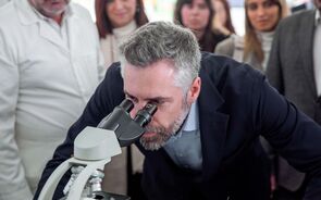 Pedro Nuno considera que Passos Coelho e Montenegro são 'duas faces da mesma moeda'