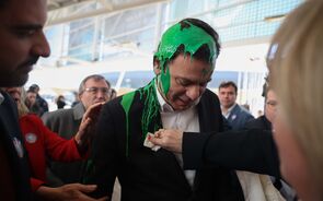 Montenegro formalizará queixa ainda hoje contra ativista que o atingiu com tinta 