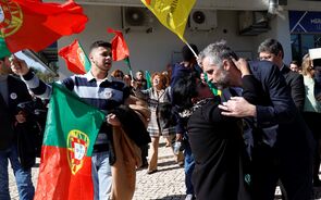 Pedro Nuno Santos condena protesto com tinta contra Luís Montenegro