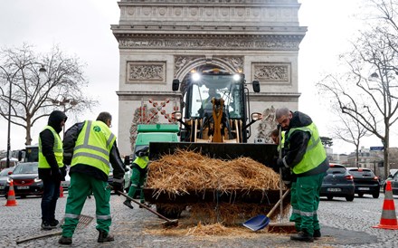 Por que razão protestam os agricultores na Europa?