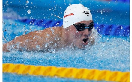 Nadador português Diogo Ribeiro campeão mundial dos 100 metros mariposa. 'Mais um abraço. Ele vence tudo', reage Marcelo 