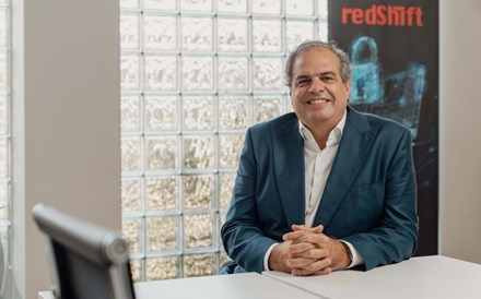 Atena compra Redshift com mais de 100 trabalhadores a Manso 