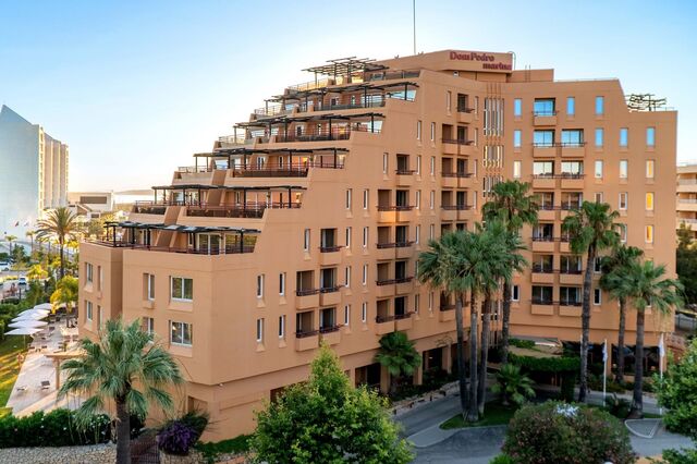 Com o mote 'Vilamoura at your doorstep!' o hotel Dom Pedro Marina reabre com campanha de Early Booking até 4 de fevereiro.
