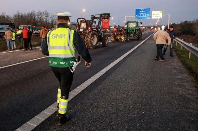 Agricultores portugueses saem à rua em protesto. CAP demarca-se. Veja as imagens
