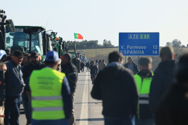 Bloqueios alargados põem abastecimento em risco