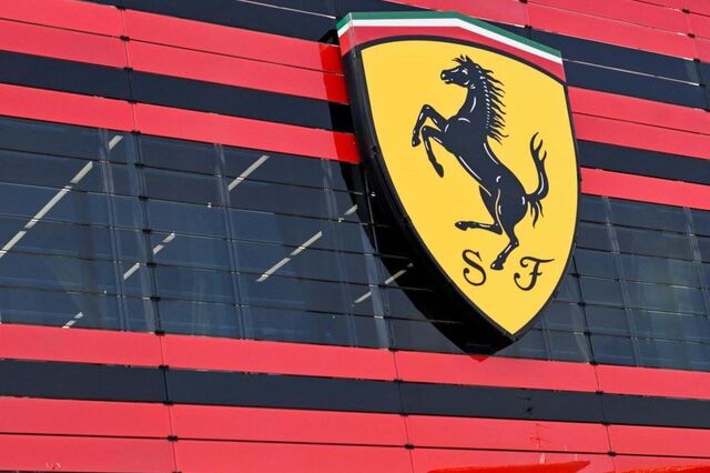 Ferrari acelera para máximos históricos com contas positivas e Hamilton ao volante