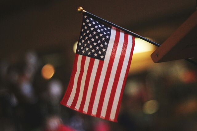 Economia norte-americana criou 275 mil postos de trabalho em fevereiro 