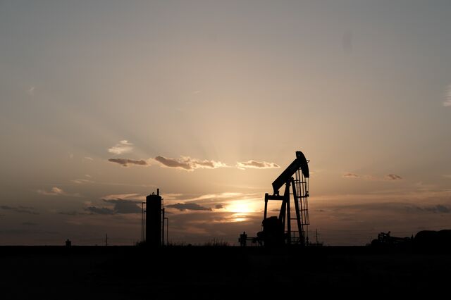 AIE aponta para aperto na oferta de petróleo ao longo de 2024