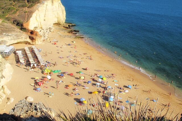 Dormidas voltam a recuar em março. Algarve é a região mais afetada