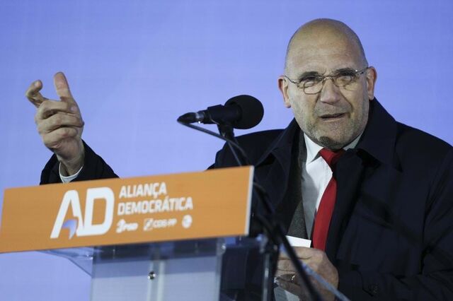 Passos Coelho acusa PS de aumentar insegurança e governar com dirigismo
