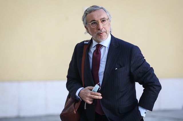 Lobo Xavier critica potencial conflito de interesses que envolve primeiro-ministro