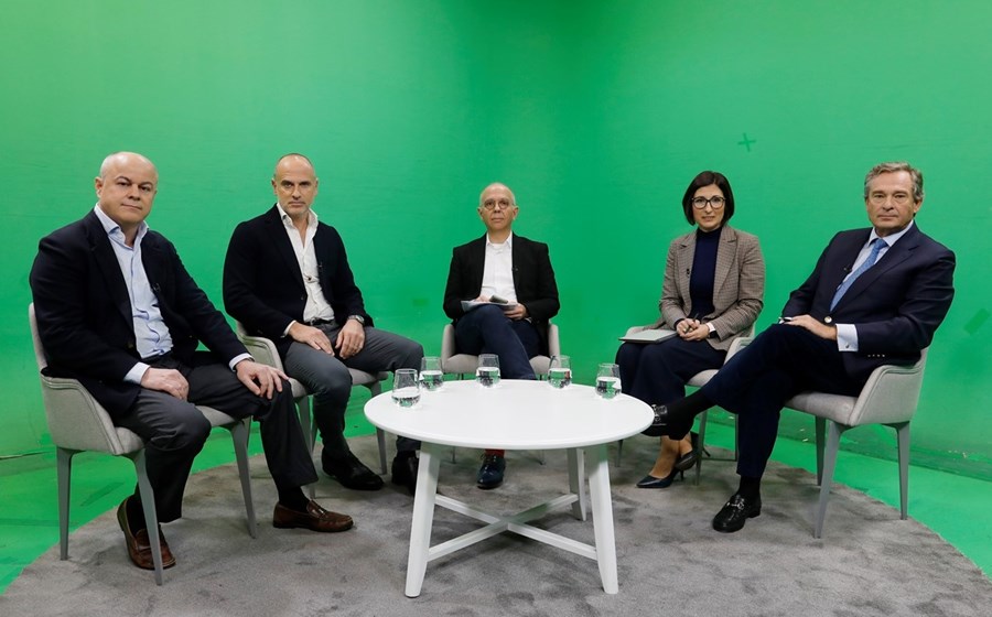 José Germano de Sousa, Liliana Dinis, Nuno Carvalhinha e Peter Villax na talk moderada por Hugo Neutel, jornalista do Negócios.