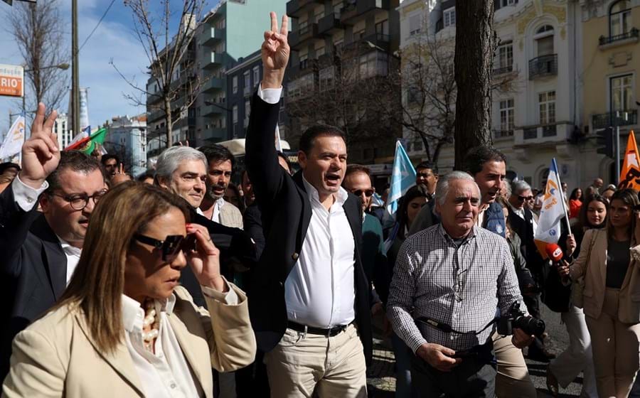 Campanha eleitoral arranca oficialmente neste domingo, a 14 dias da ida às urnas. AD começa na Guarda, o PS em Beja.