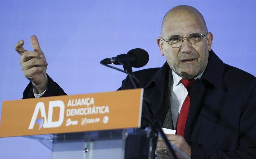 Passos Coelho acusa PS de aumentar insegurança e governar com dirigismo -  Política - Jornal de Negócios
