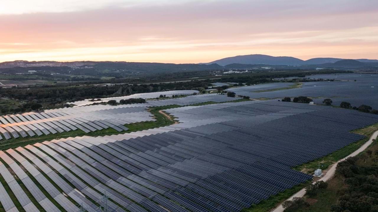 EDP inaugura em Portugal a sua maior central solar na Europa e chega ...