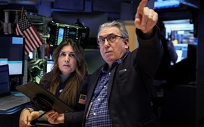 Wall Street fecha no vermelho em dia de marco histórico do Dow Jones