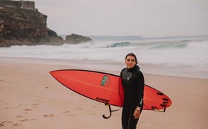 Maya Gabeira recorda o acidente que quase a afastou do surf e revela amuleto preferido