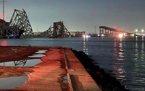 Ponte de Baltimore colapsa após embate de cargueiro