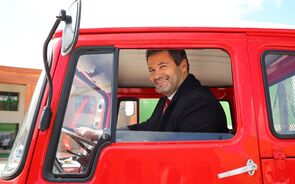 Esta imagem pode sugerir que André Ventura se pôs à estrada para trazer desportistas para Portugal.