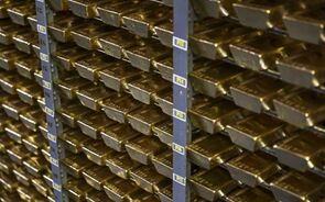 Ouro avança com atividade económica em desaceleração nos EUA