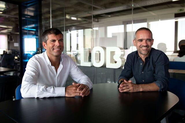 Loba à caça lá fora após nove aquisições cá dentro