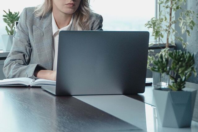 Mulheres ocupam 34,7% dos cargos de gestão