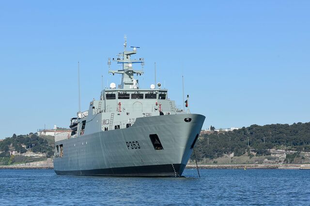 Marinha Portuguesa acompanha três navios russos na Zona Económica Exclusiva do continente 