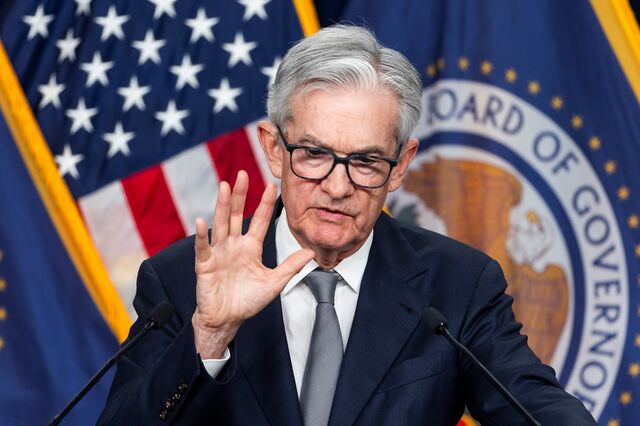 Fed mantém juros inalterados e previsões sobre cortes este ano 