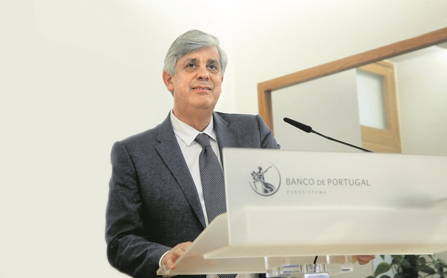 Mário Centeno defende que o Banco Central Europeu já devia ter discutido um corte das taxas de juro no encontro de março. E afirma que a porta está aberta para as próximas reuniões.