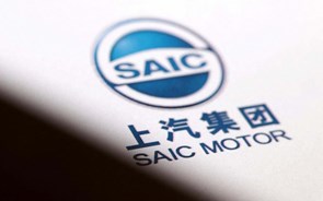 Fabricante automóvel chinesa SAIC vai cortar milhares de empregos nas parcerias com GM e VW