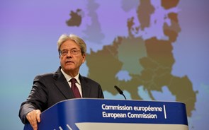 Bruxelas ligeiramente mais otimista que Sarmento no saldo e no PIB