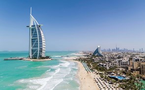 Hotéis de luxo do Dubai à caça de 100 estudantes do Estoril 