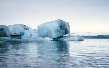 Degelo do Ártico redireciona instalação de cabos de Internet para impedir ataques às comunicações