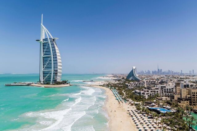 Hotéis de luxo do Dubai à caça de 100 estudantes do Estoril 