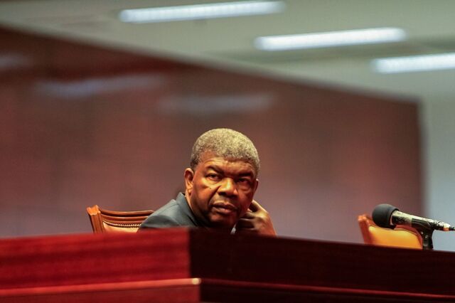 Presidente de Angola diz que dívida negociada com a China 'foi prejudicial ' para o país