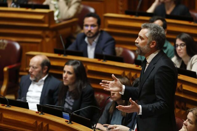 'O primeiro-ministro não exige lealdade ao Parlamento', responde PS